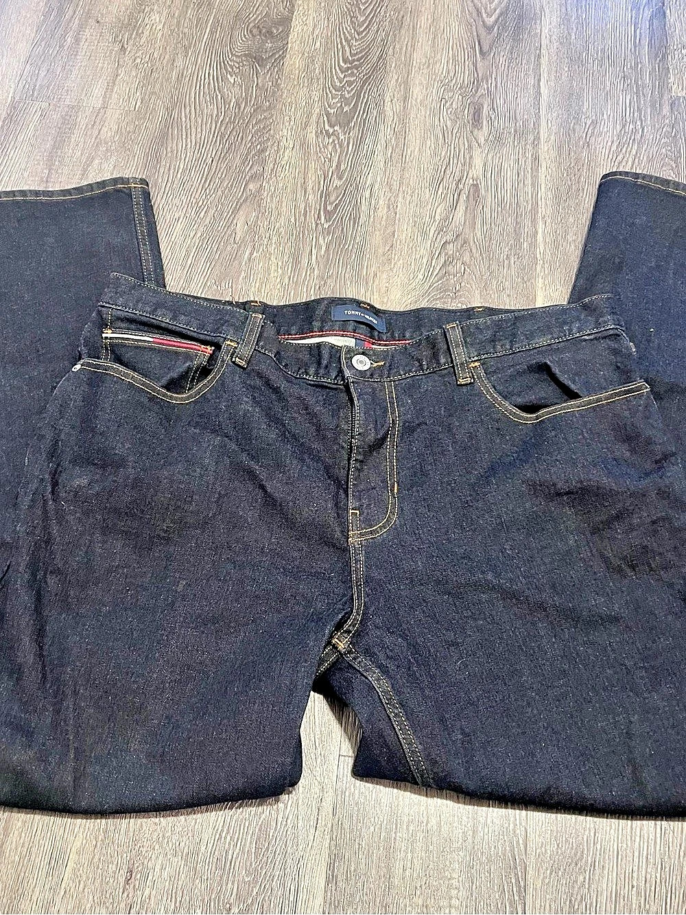 Tommy Hilfiger Men's dark wash Jeans Waist 38x32 Like New